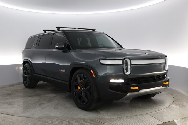2022 Rivian R1S