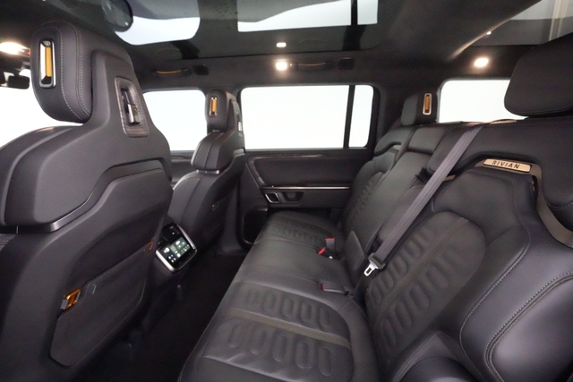 2022 Rivian R1S