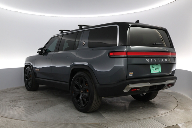 2022 Rivian R1S
