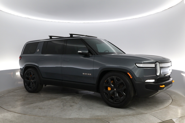 2022 Rivian R1S