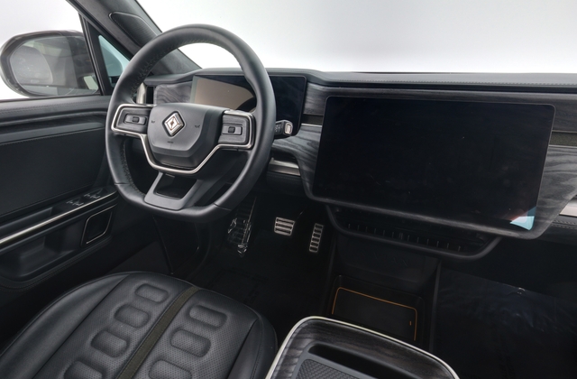 2022 Rivian R1S