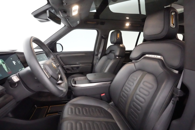 2022 Rivian R1S