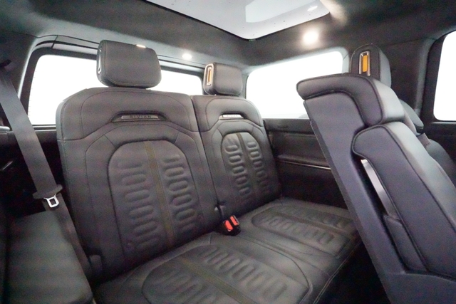 2022 Rivian R1S
