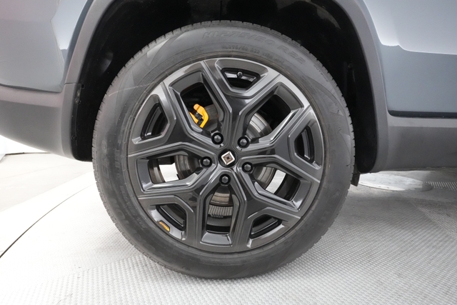 2022 Rivian R1S