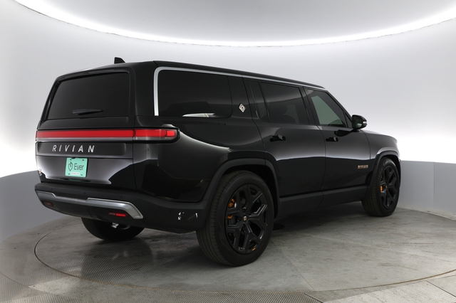 2023 Rivian R1S