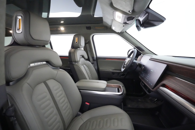 2023 Rivian R1S
