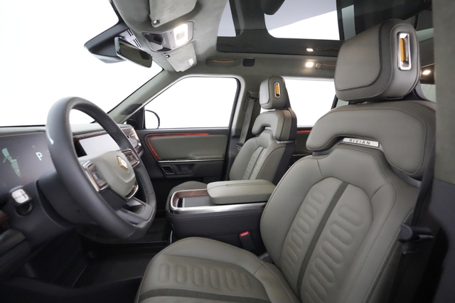 2023 Rivian R1S