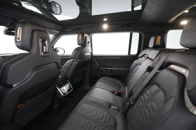 2023 Rivian R1S