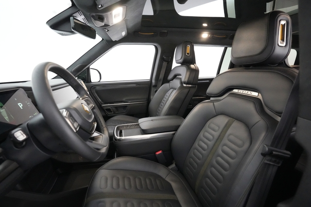 2023 Rivian R1S