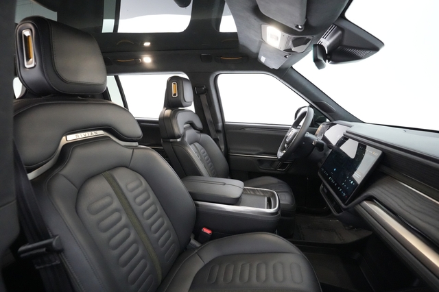 2023 Rivian R1S