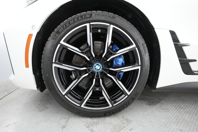 2024 BMW i4