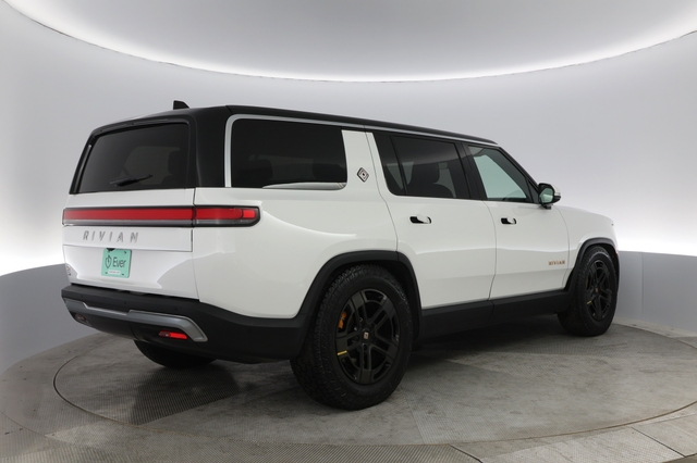 2023 Rivian R1S