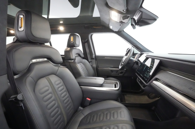 2023 Rivian R1S