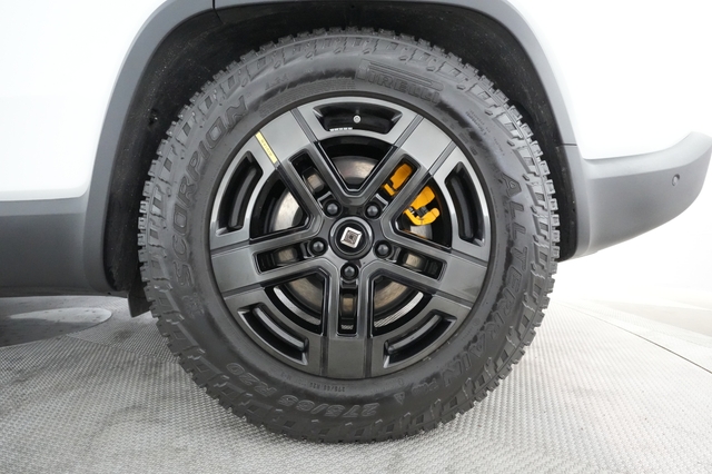 2023 Rivian R1S