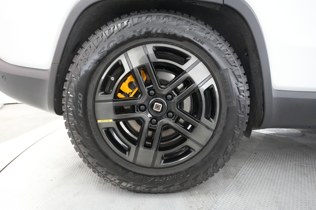 2023 Rivian R1S
