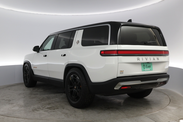 2023 Rivian R1S